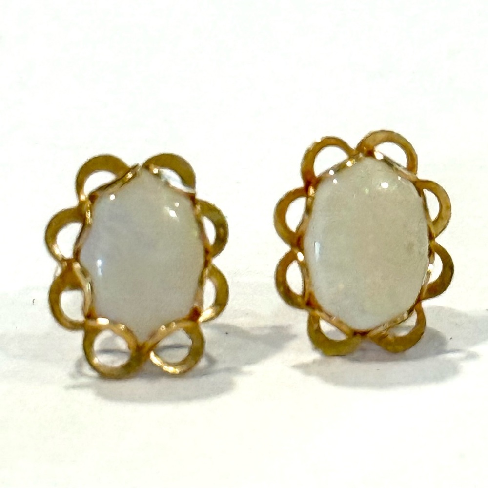14k Yellow Gold Opal Filigree Stud Earrings .74 Grams Dainty Oval